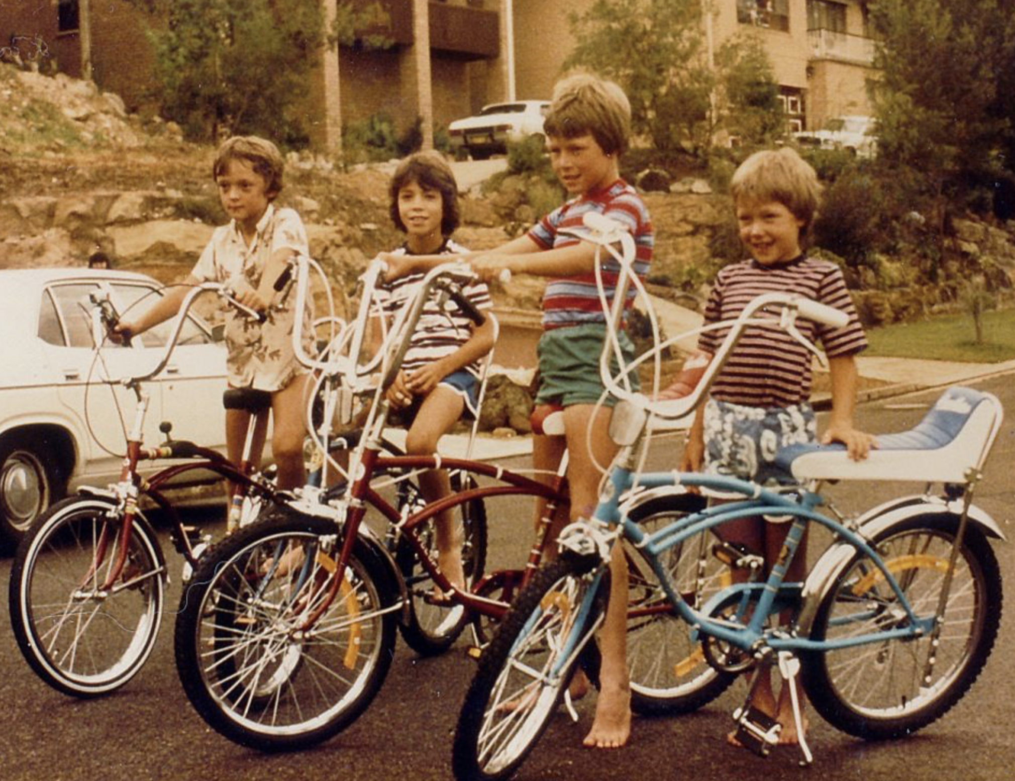 Get on the bike. Американские дети. Американские дети на велосипеде 60-е. Дети 60х США. Дети 1960 годы США.