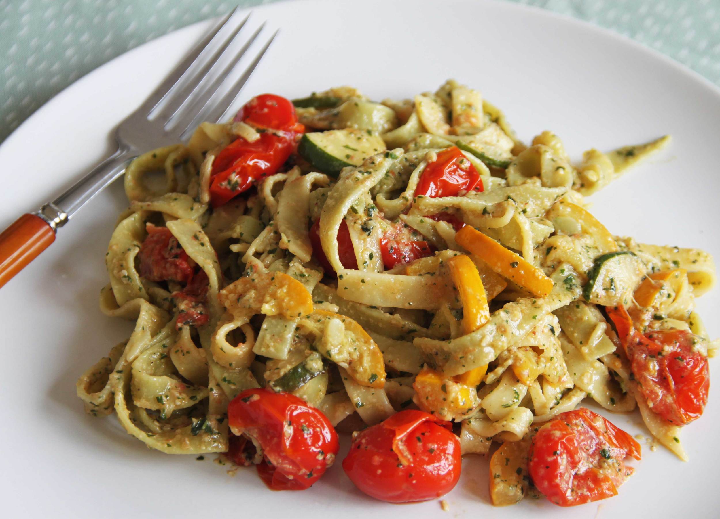 Creamy Pesto Pasta with Vegetables