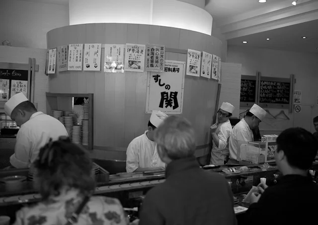 Tokyo_Kaiten_Sushi_1