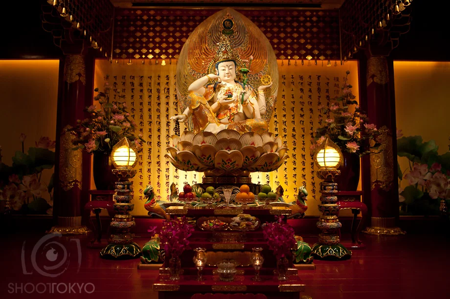 Buddha_Tooth_Relic_Temple_in_Singapore_1