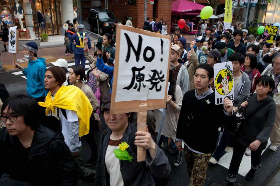 Anti Nuclear protest in Tokyo, Japan on May 7, 2011.. 5月7日2011年に渋谷で原発反対デモ。