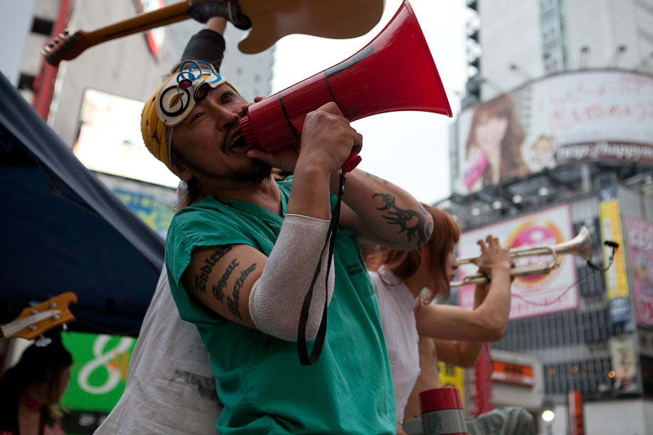 Anti Nuclear protest in Tokyo, Japan on May 7, 2011.. 5月7日2011年に渋谷で原発反対デモ。