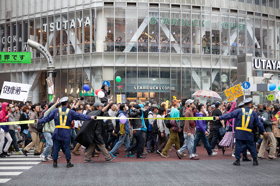 Anti Nuclear protest in Tokyo, Japan on May 7, 2011.. 5月7日2011年に渋谷で原発反対デモ。