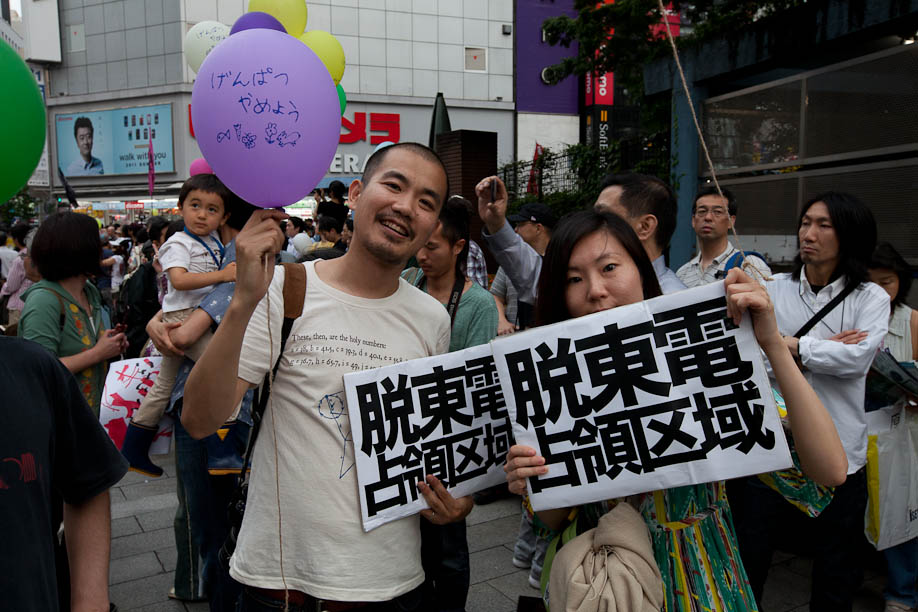 Anti Nuclear protest in Tokyo, Japan on June 11, 2011. 6月11日2011年に東京で原発反対デモ。