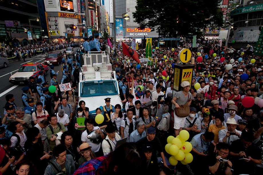 Anti Nuclear protest in Tokyo, Japan on June 11, 2011. 6月11日2011年に東京で原発反対デモ。