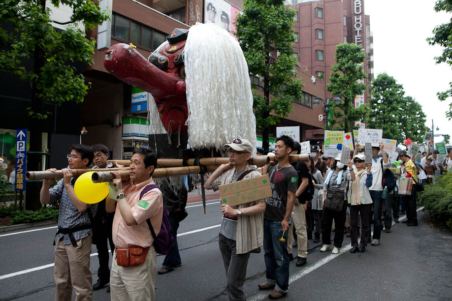 Anti Nuclear protest in Tokyo, Japan on June 11, 2011. 6月11日2011年に東京で原発反対デモ。