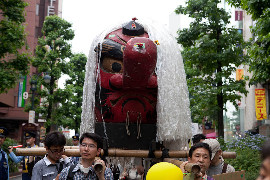 Anti Nuclear protest in Tokyo, Japan on June 11, 2011. 6月11日2011年に東京で原発反対デモ。