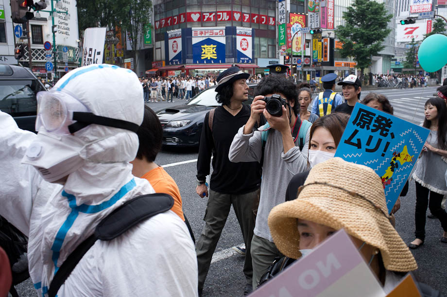 Anti Nuclear protest in Tokyo, Japan on June 11, 2011. 6月11日2011年に東京で原発反対デモ。
