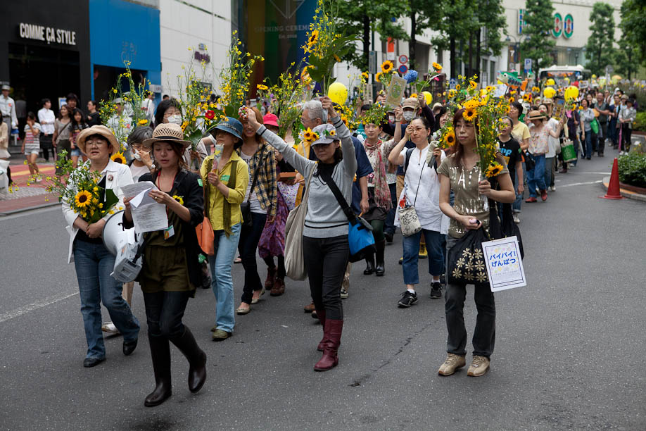 Anti Nuclear protest in Tokyo, Japan on June 11, 2011. 6月11日2011年に東京で原発反対デモ。