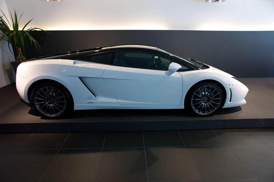 Lamborghini Dealer in Hiroo