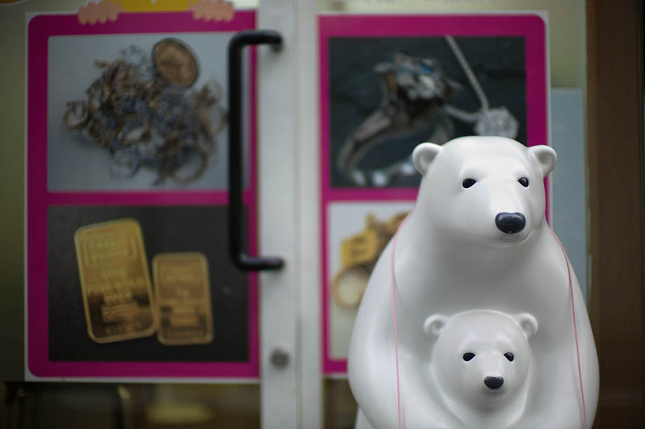Polar Bears buying gold