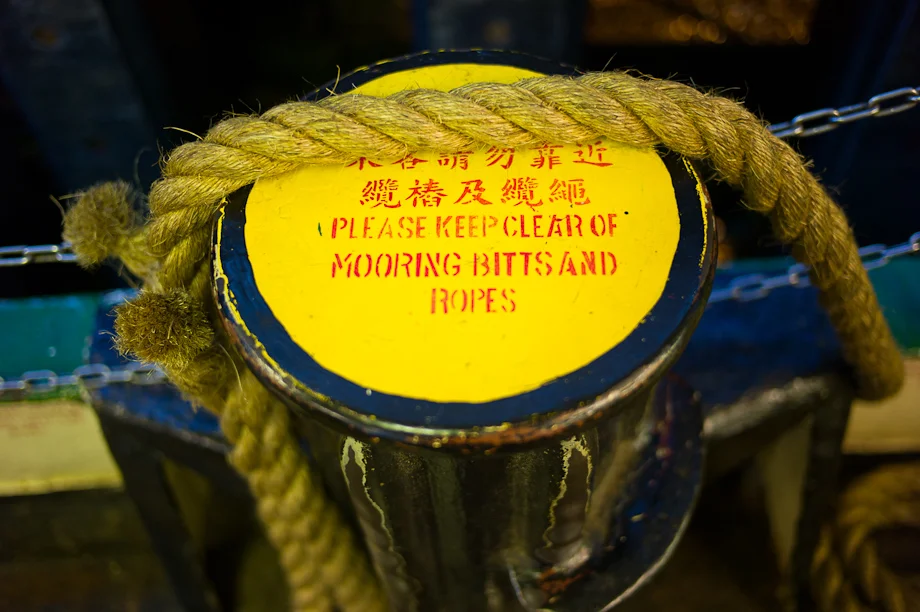 Mooring bitts and ropes