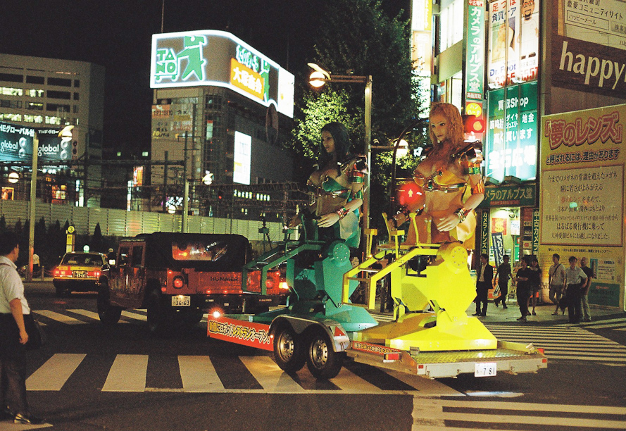 Giant Robots in Tokyo
