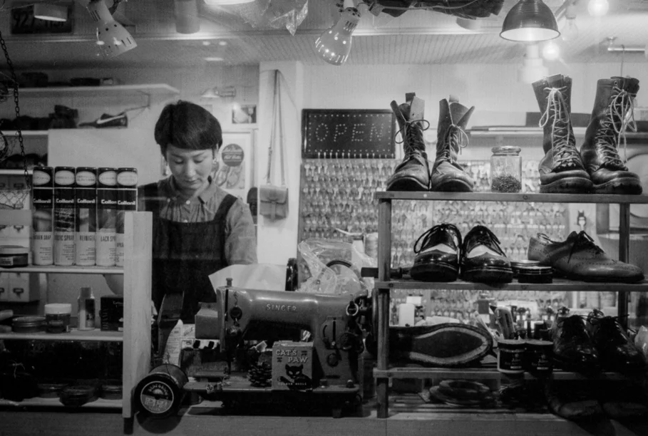 Cobbler in Jiyugaoka shot on Delta 400@1600 with a Leica M6J