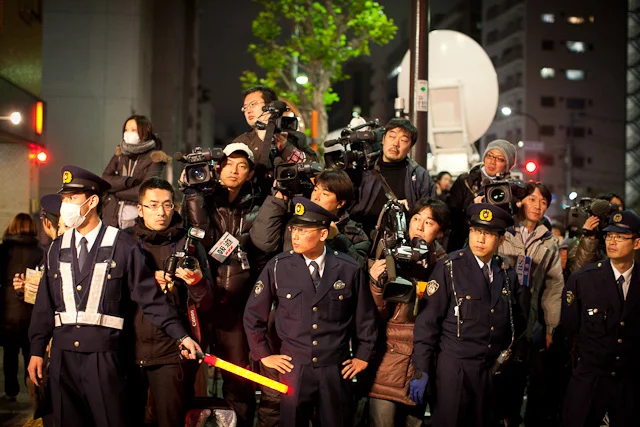 Meguro Police Station: surrounded
