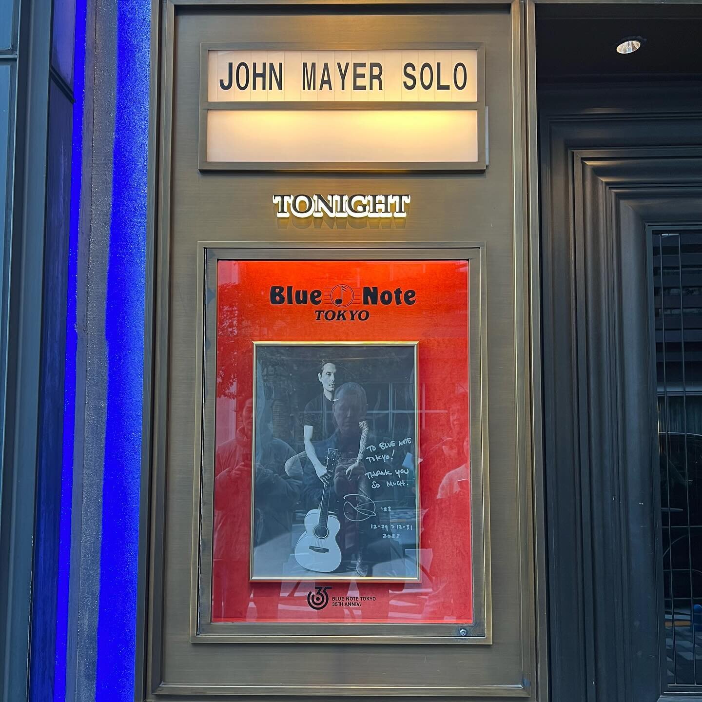 Super rare opportunity to see @johnmayer at @bluenotetokyo thanks to my amazing wife.  I couldn&rsquo;t believe it was a request set with John Mayer playing all of the greats. Absolutely amazing way to end the year.
#johnmayer #bluenotetokyo