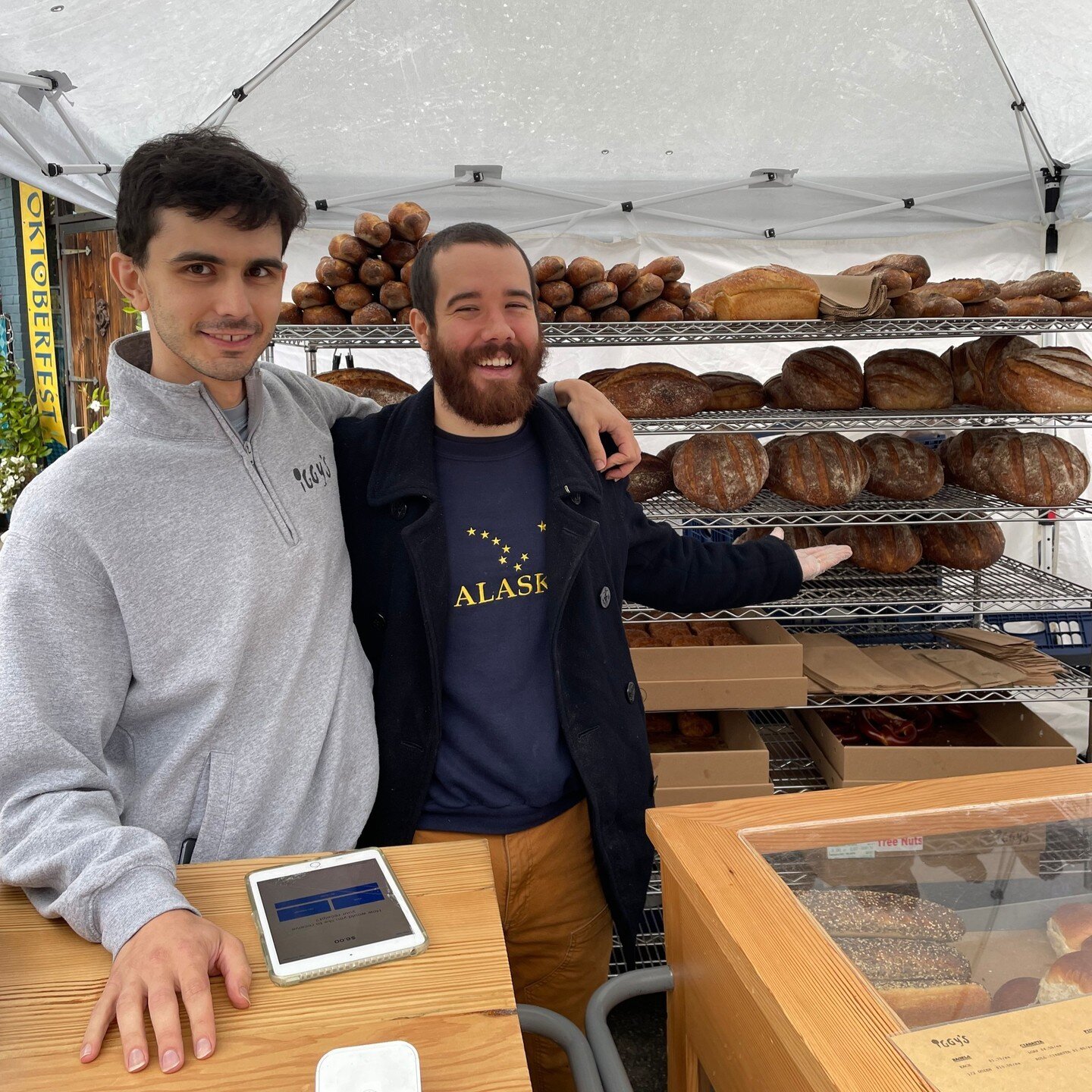 Shots from last weekend's rainy market day 🌧️☂️ Thanks to all who have shopped the market in all weather this season 💓

Luckily, Saturday's forecast calls for lots of sun ☀️☀️ don't miss out on the last USFM of the season this Saturday, October 28!