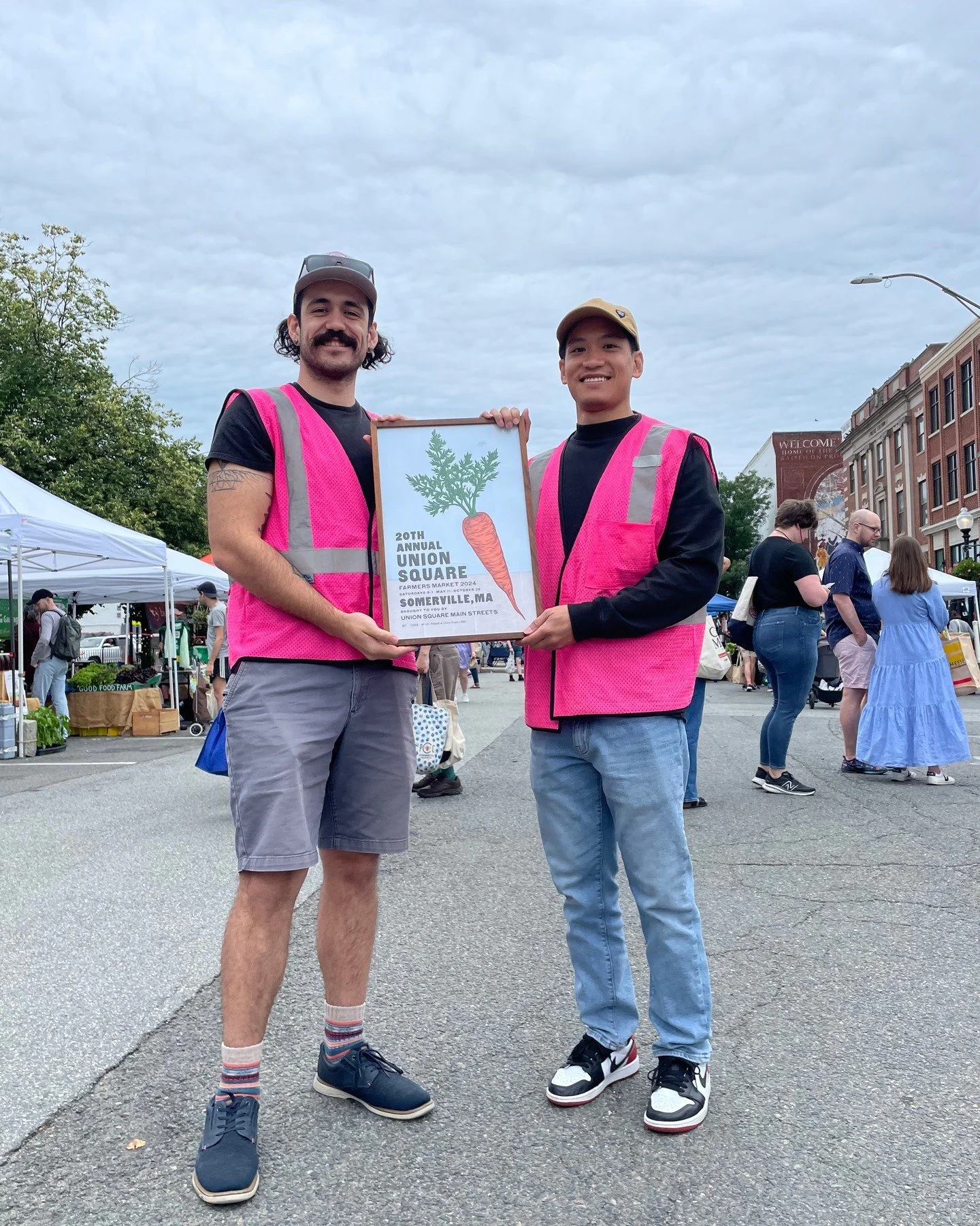 Eli from @unionpress dropped off the last batch of this year's farmers market posters this afternoon! 🥕
Eli designs and prints a batch of posters every season, right in his print shop in Union Square ✨
You've certainly shown your love for this sea