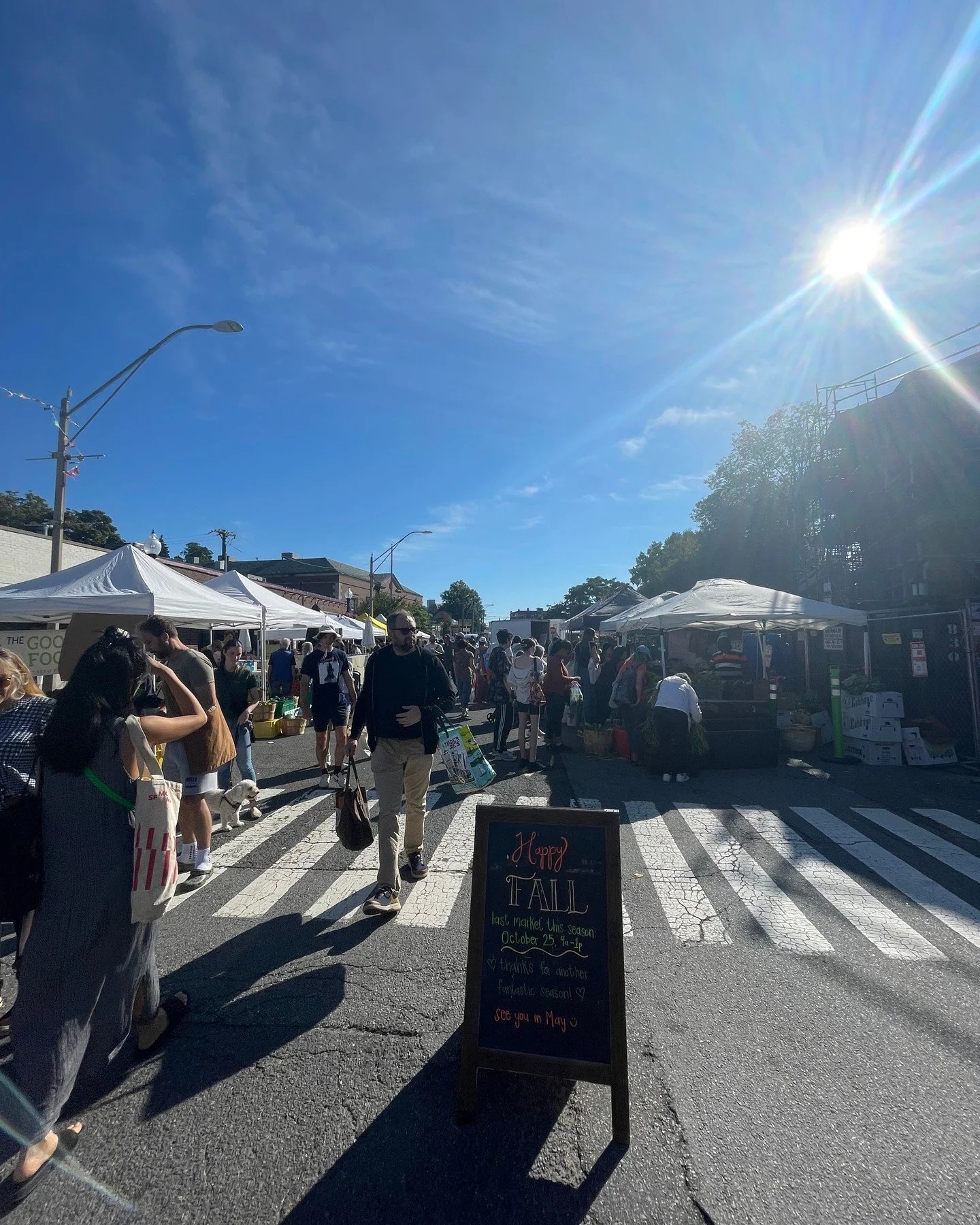 Raise your hand if you love fall farmers markets ✋✋✋ Opening bell ringers James, Paul, and Allen sure do!! 🎃

With 4️⃣ more market Saturdays remaining, now is the time to shop the market and support local while scoring some delicious goodies 😋🍯🌶️