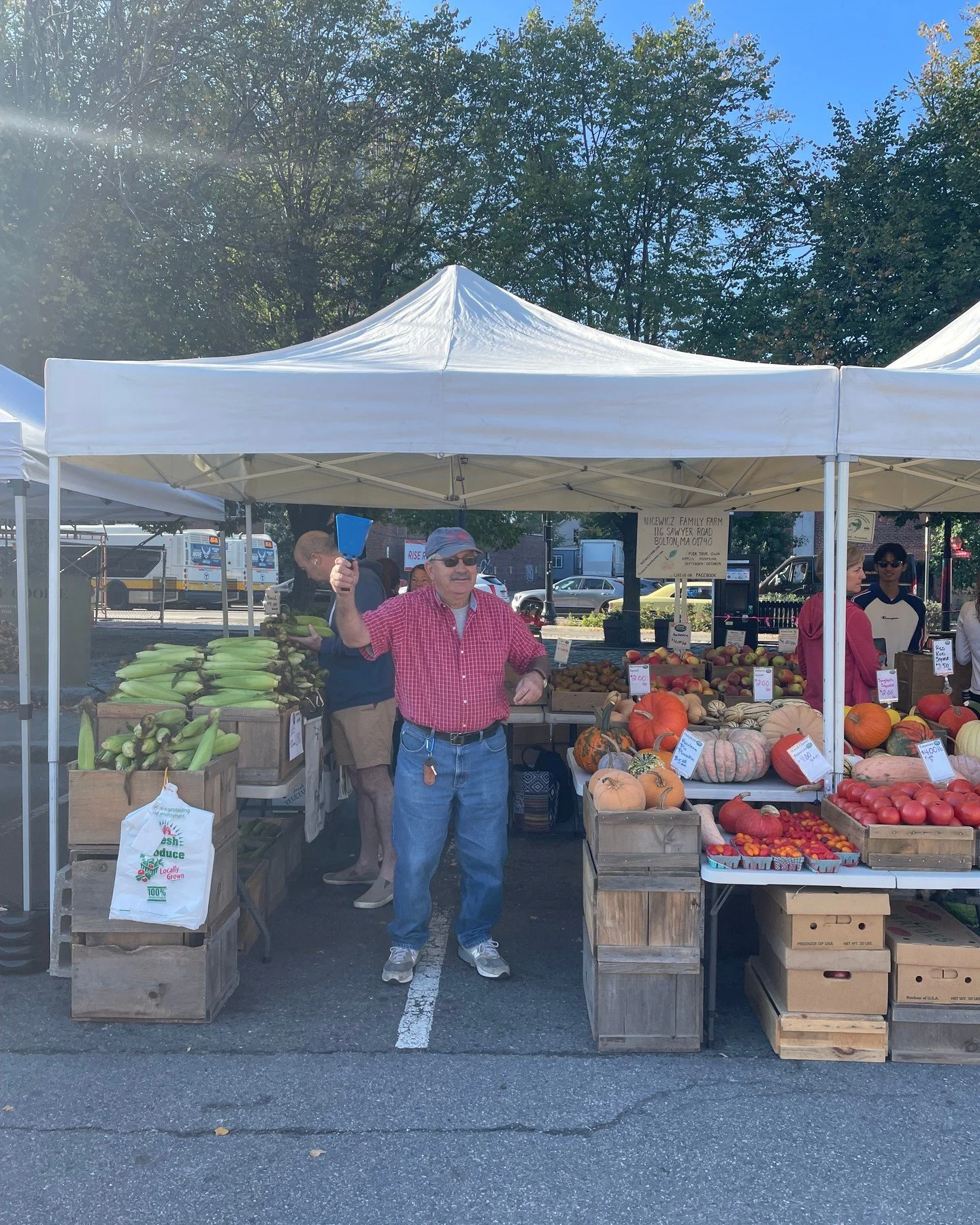 The produce is still popping over here at USFM! 🍅🎃🌽

📍 Shop all your favorite fall produce and more Saturdays through 10/25 on the Union Square Plaza!

Gigantic thank you to @boynton_yards, USFM's 2025 Season Sponsor 💖 Because of their generosit