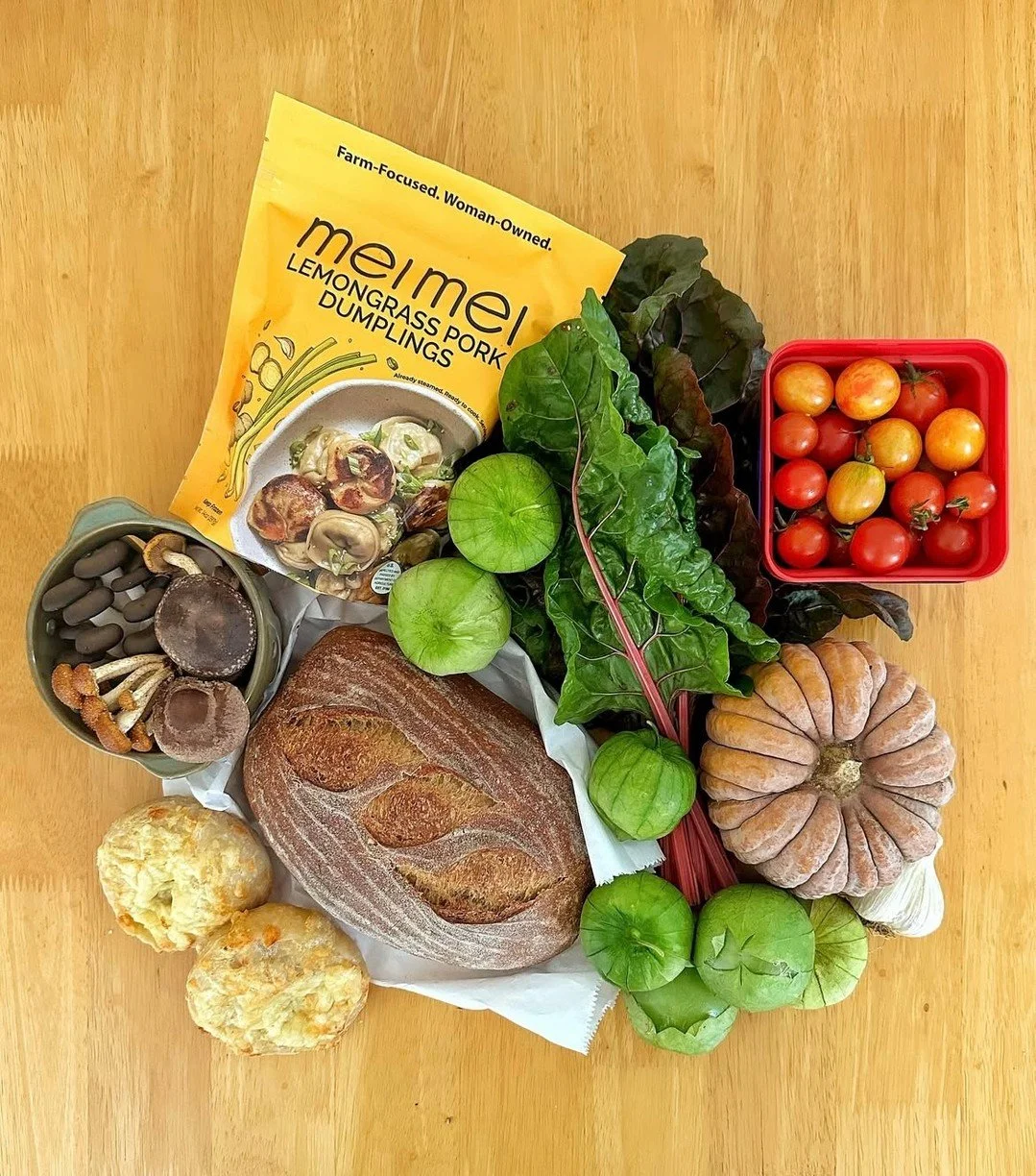Only 3️⃣ more markets left for you to stock up on autumn's bounty! 🍂🎃🍁

#FarmersMarketFriend @somerjill brought home this beautiful #MarketHaul last weekend 😍 What market goodies are you stuffing your totes with?

📝 Head to the link in bio to se