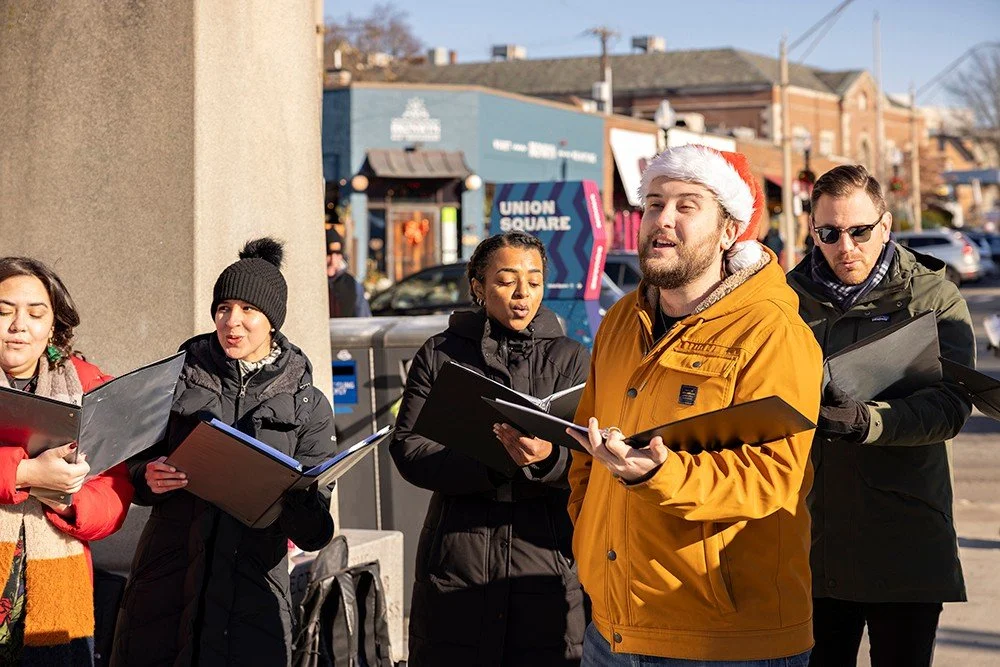 Make merry with live performances at The Union Square Jingle this Sunday, 12/7! 🎶☃️🔔

Local acapella group @the8trx will join in on the festivities again this year with pop-up caroling 🙌💚❤️

Find them singing their way through Union Square:
🎶 1: