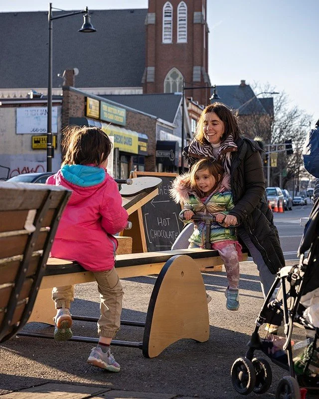 40+ local businesses share festive offerings at Sunday's Union Square Jingle! 🔔❄️🎁

There's sure to be something in store for everyone! Here's a sneak peek of the festive fun in store 12/7 ☃️💙
🔔 Swing by Dance Union @tangosocietyofboston at 4pm &