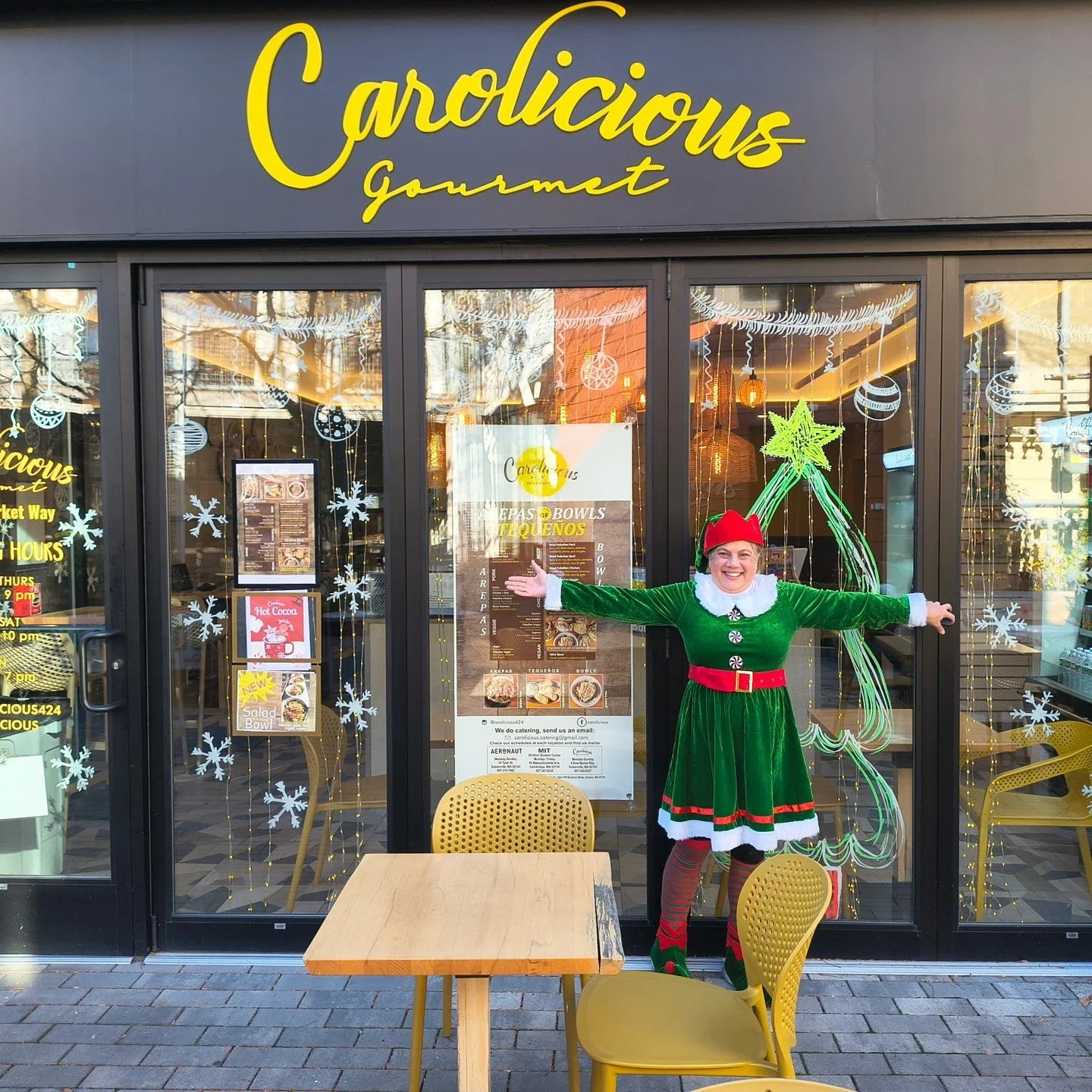 Seasons eatings in the Square for this Sunday's Jingle 😋❄️☃️

Festive food offerings you don't want to miss Sunday from 1-6pm:
🎅 Mexican ponche, street corn, flautas, tamales, and more at @barra.unionsquare
🎅Bretzel bites with purchase of gluhwein