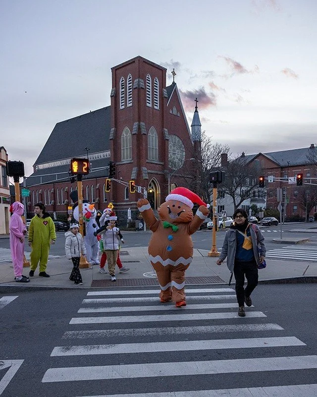 Today is the day! 🔔✨❄️

Jingle your way to Union Square 1-6pm today for The Union Square Jingle: Shop, Sip &amp; Mingle 💙☃️

Today's festivities are sure to check everything off your lists ✅✅
💫 Roving Carolers @the8trx 1-3pm
💫 Visits with Santa &