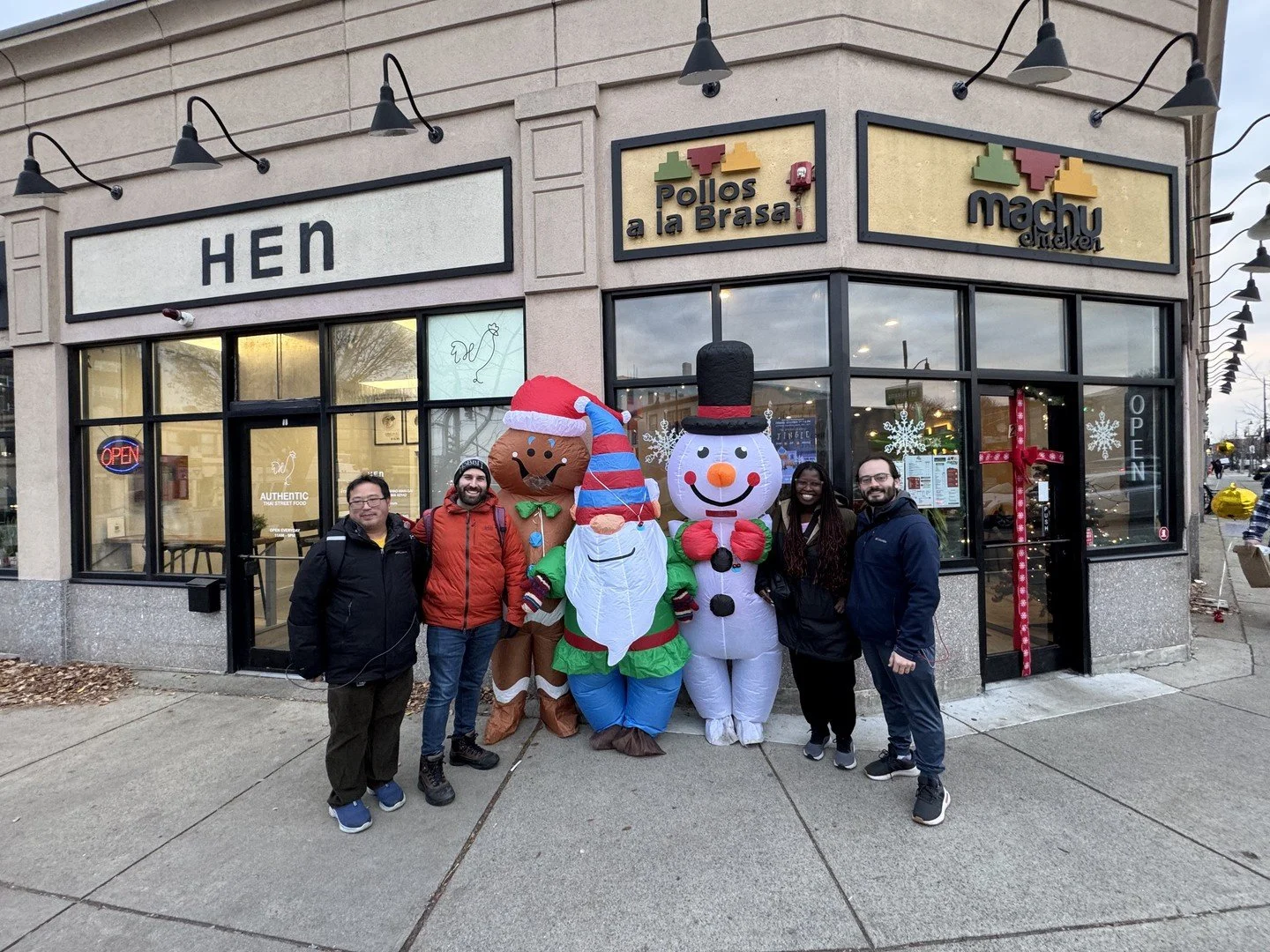 The Square was bustling for The Union Square Jingle ✨💙☃️

Did you spot inflatable characters Spicy G, Max the Snowman, and Fluffy the Gnome?! 👀❄️ Swipe to see where in the Square they brought their shenanigans 👏👏👏

 #LoveUnionSquare #UnionSquare