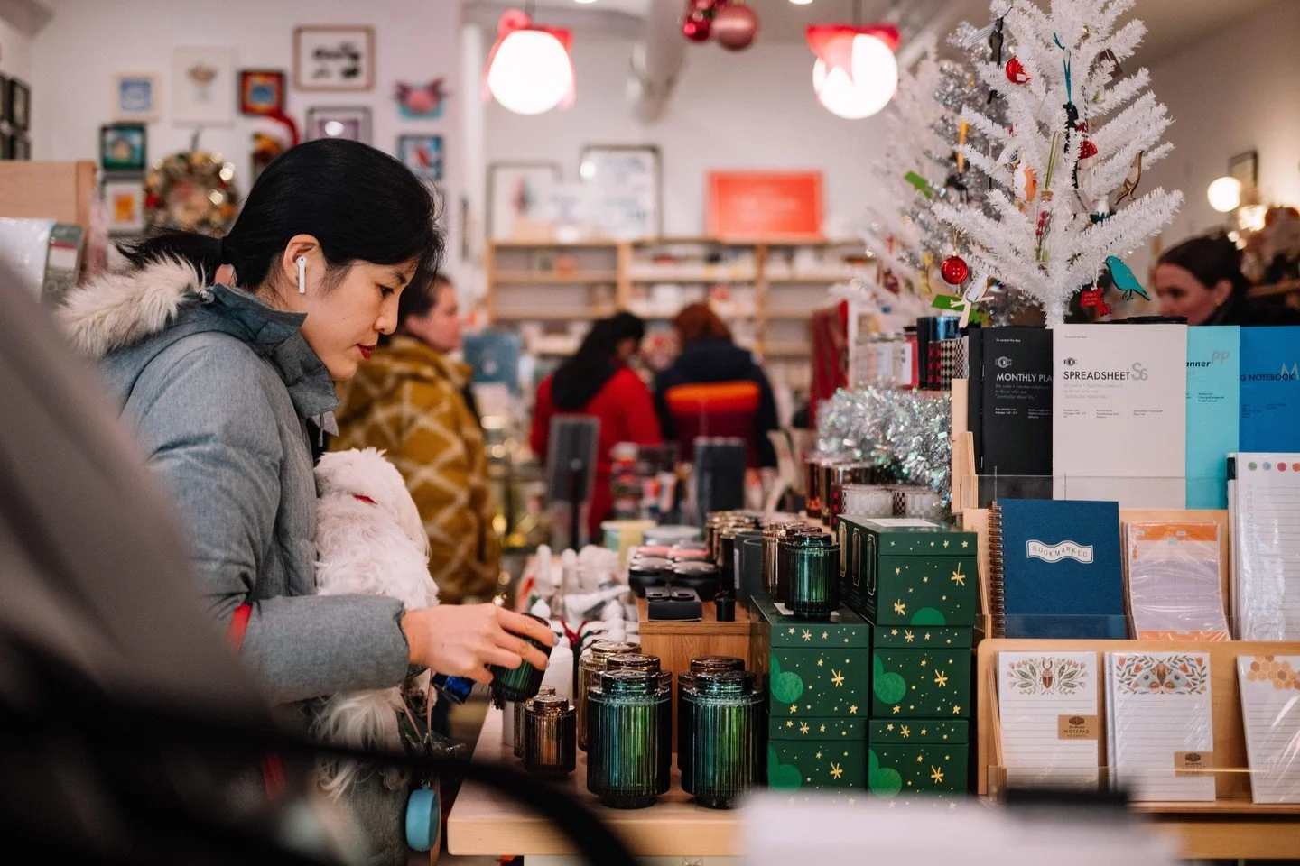 The season of gift-giving is here ❄️🎁✨ Thanks to all who #LoveUnionSquare and kicked off the season by shopping local at The Union Square Jingle 💙

We loved getting to know our neighbors last weekend and are excited to share that the next $100 priz