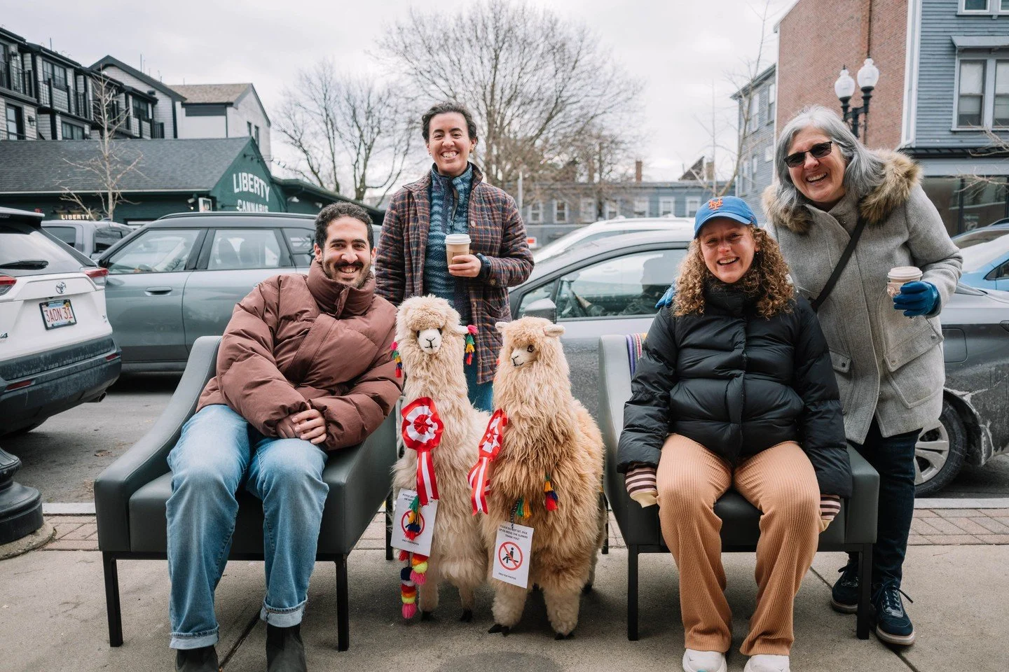 It's beginning to look like holiday season in Union Square 🎶❄️☃️🔔

The final $100 prize winner, from the many voters in the Storefront Decoration Contest, is...

Amy H!! 🙌☃️❄️

Thanks for spreading holiday cheer and voting in this year's Storefron