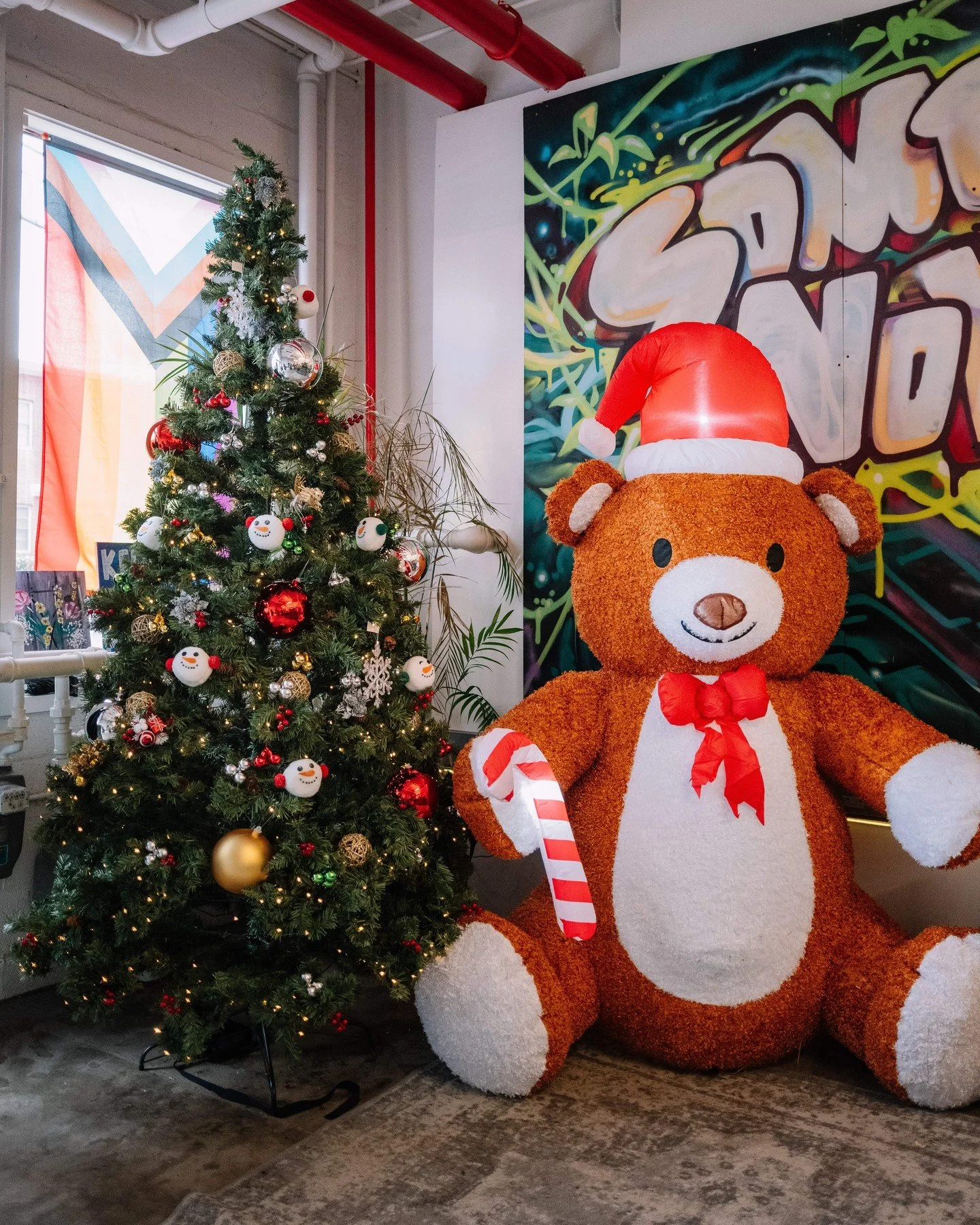 🎄✨The trees of Union Square✨🎄

Which business' dressed up tree is your favorite? Comment down below 👇💙❄️

Huge shoutout to @somernova whose support helped bring holiday cheer to The Union Square Jingle and made the Festivus Trail happen! 🔔☃️💫

