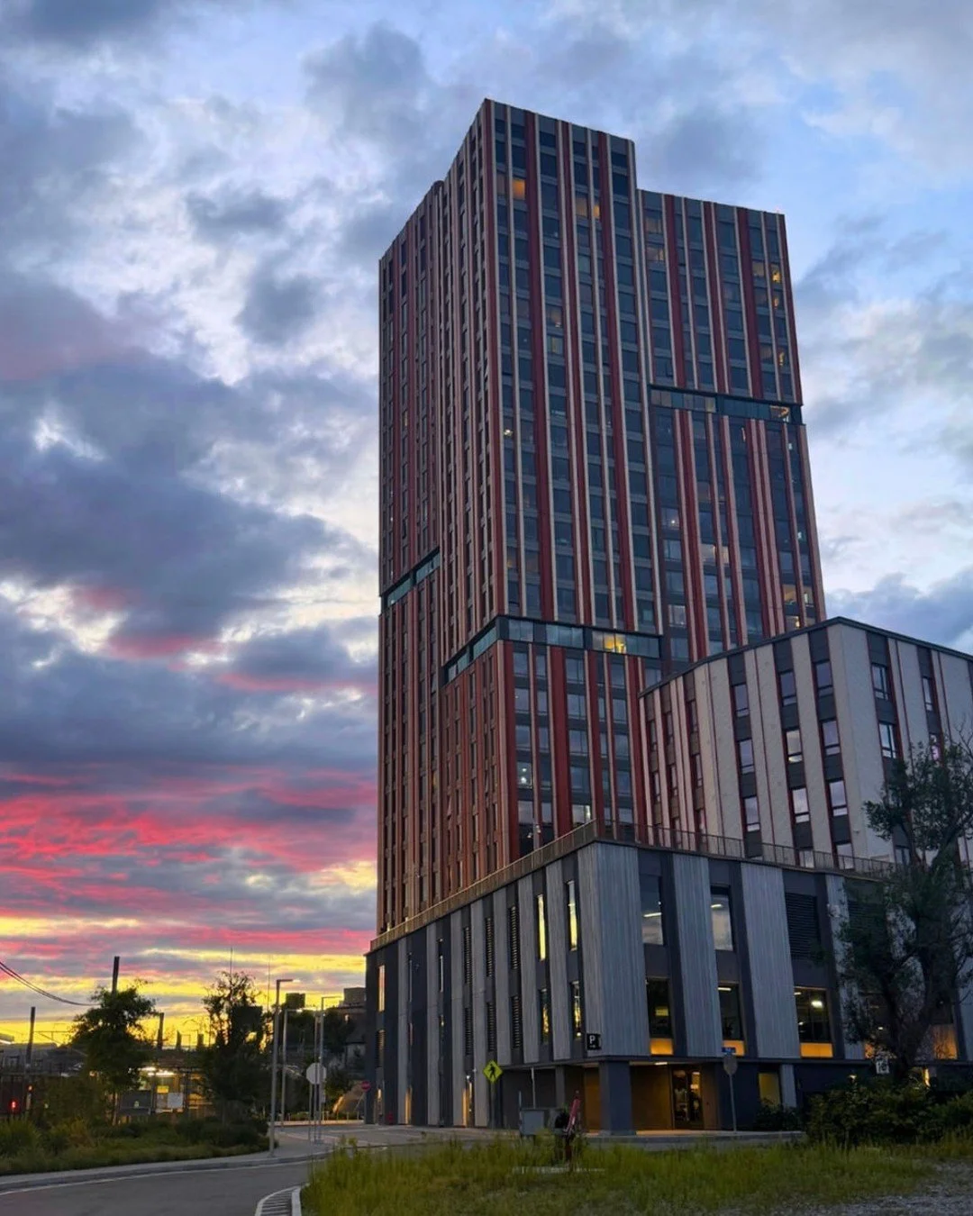 📢 Studio income-restricted apartments in the Square are available through @somervillecity's Inclusionary Housing Program 🏡

Applications are open now through Friday, February 6 📝 for more information visit the link in bio or attend the Inclusionar