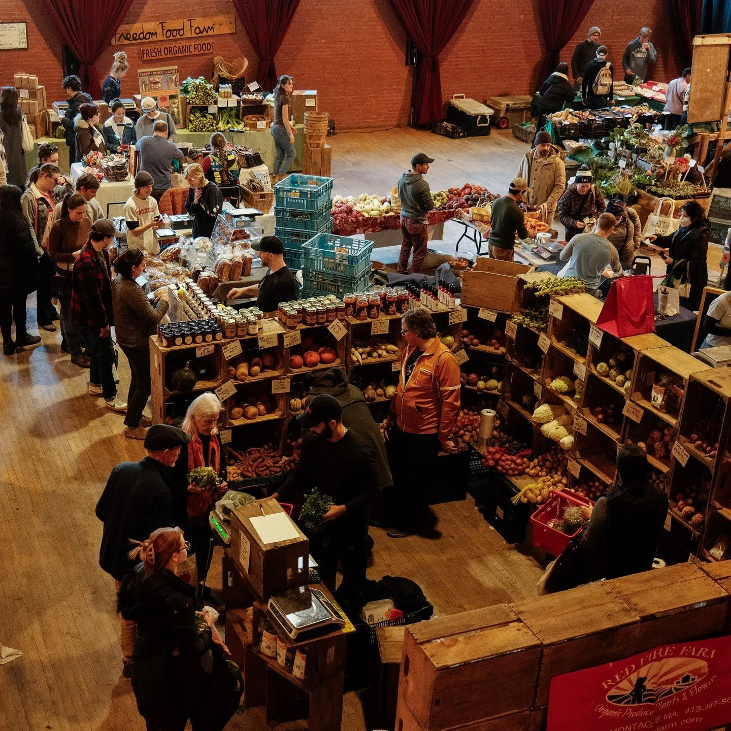 While the farmers market season here in Union Square may be over, friends at @somwintermarket are just getting started! 👏👏👏

You won't have to spend a weekend without shopping many of the vendors you know and love because SWFM picks right up TOMOR