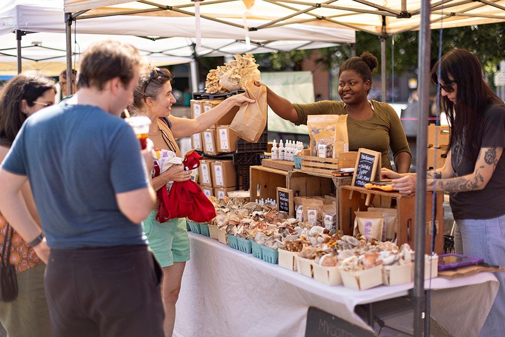 🗣️ Who's excited for the market this weekend?!! 

🍓 Strawberries are in season
🔪 Vernier Forge will be sharpening knives
🕺 @_yellowshed will be back for market day tap dancing performances
💚 The Good Food For All raffle is still going strong
☀️ 