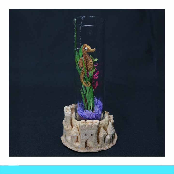 Seahorse_Paper_Sculpture_Melinda_Fabian_2.jpg
