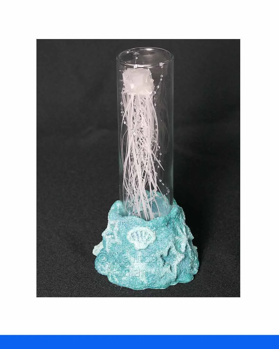 Jelly_Fish_Paper_Sculpture__Melinda_Fabian_1aBbCcD.jpg