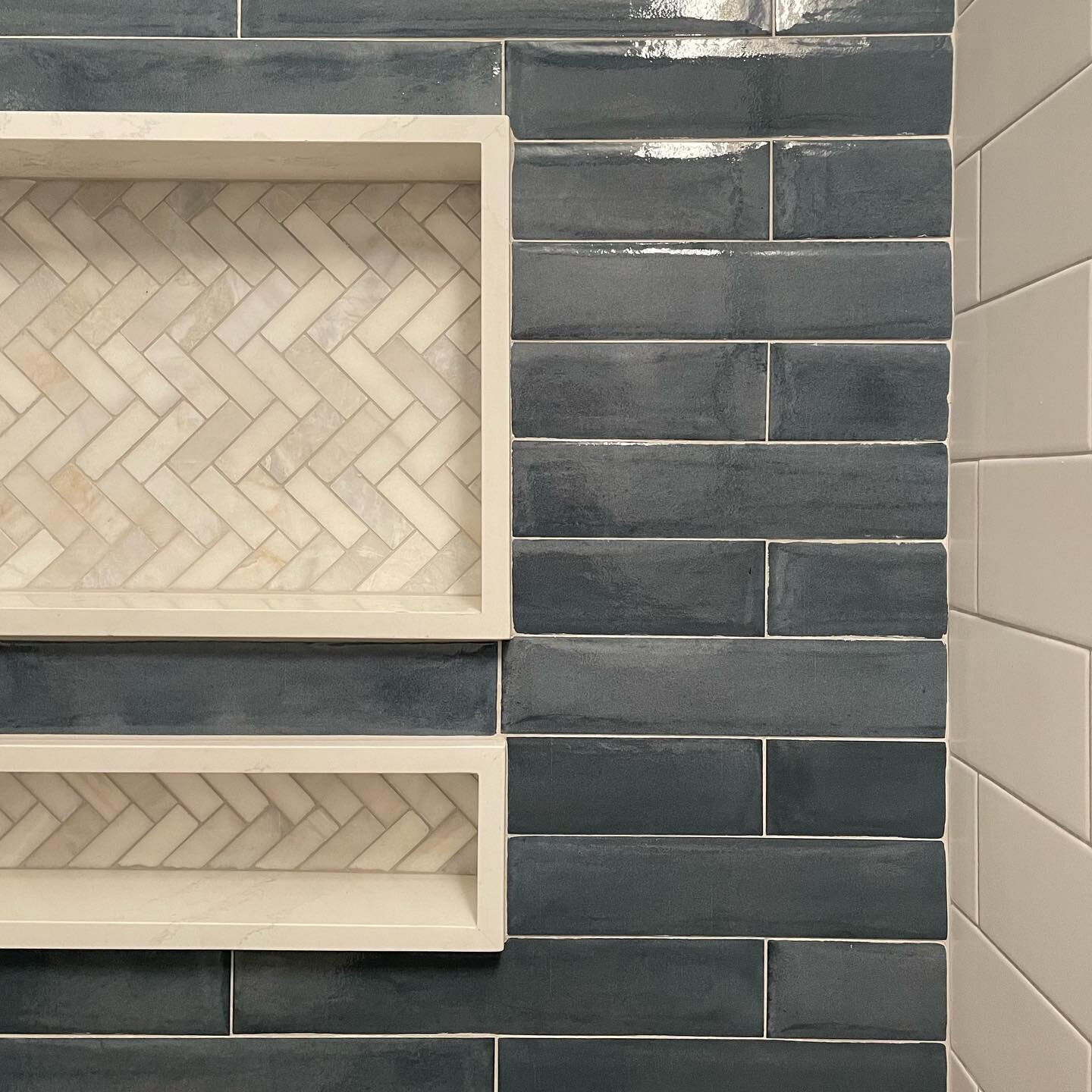 Progress at a renovation in the West Village with shower niches on an accent wall. Completion should be around the corner.
.
.
.
#texture #tile #shower #bathroom #bathroomdesign #bathroomsofinstagram #architecture #interiordesign #renovation