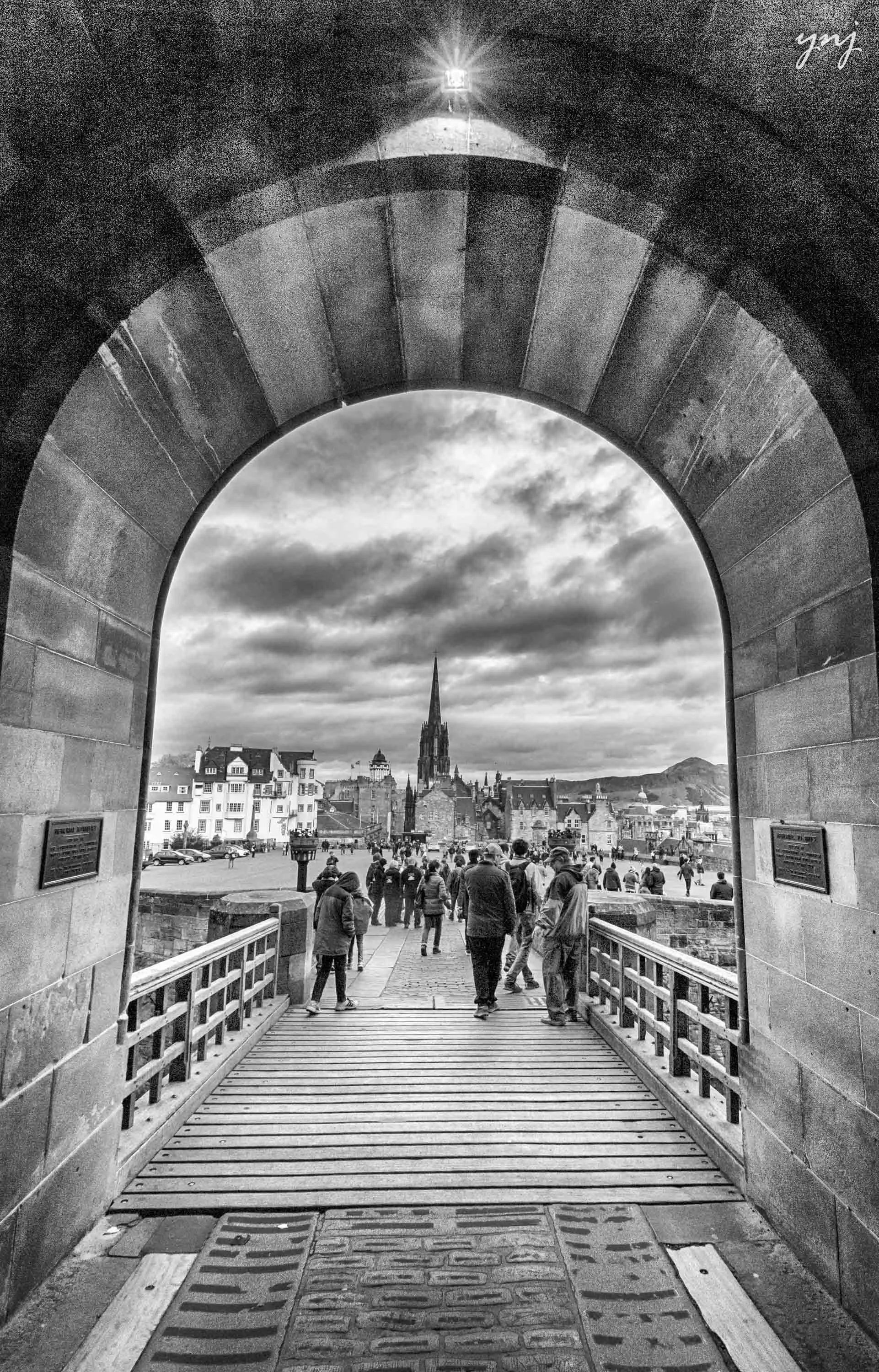 YJ1_8392_HDR_ltr_flr.jpg