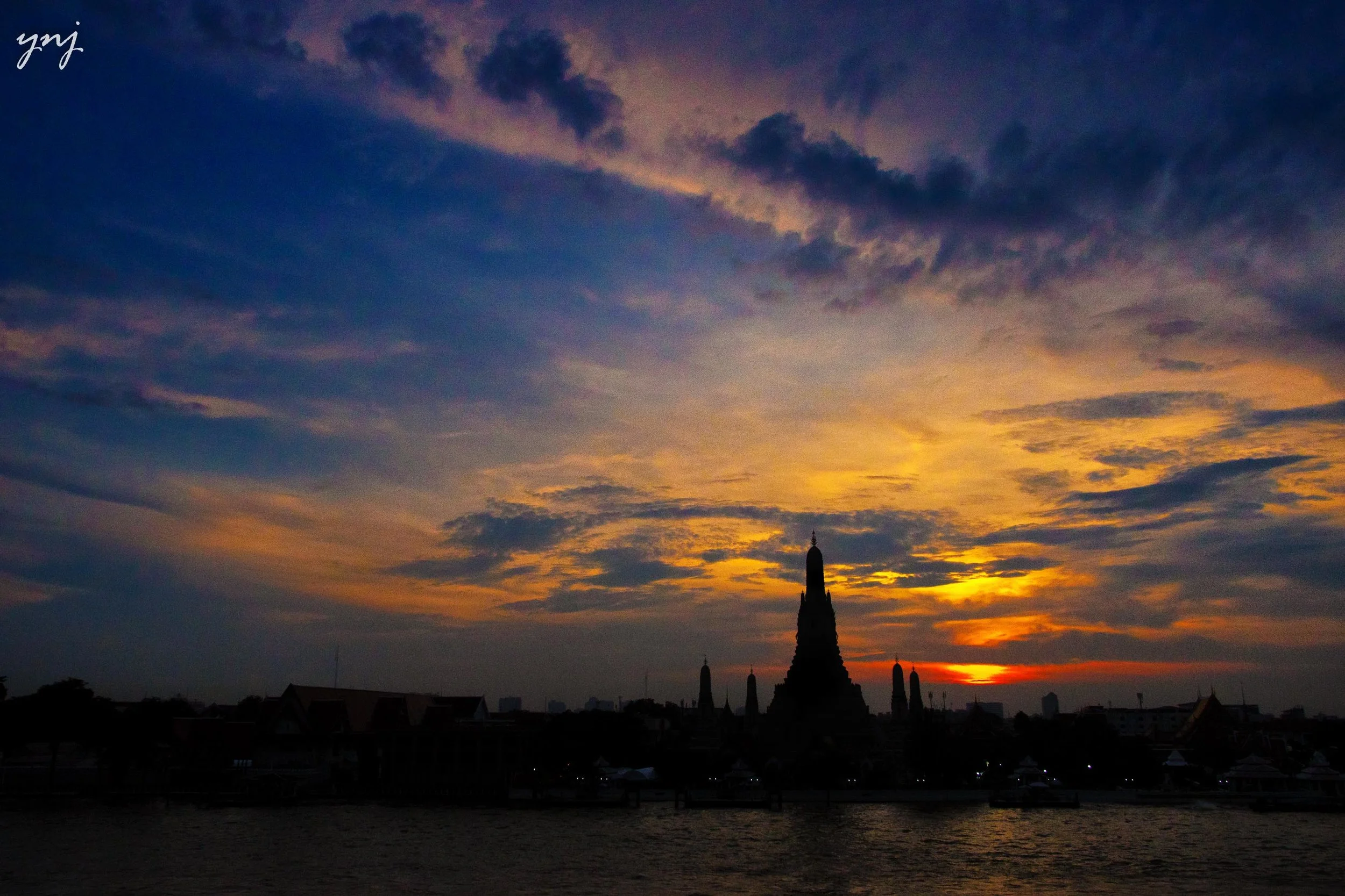 YJ1_5238-Edit_ltr_flr.jpg