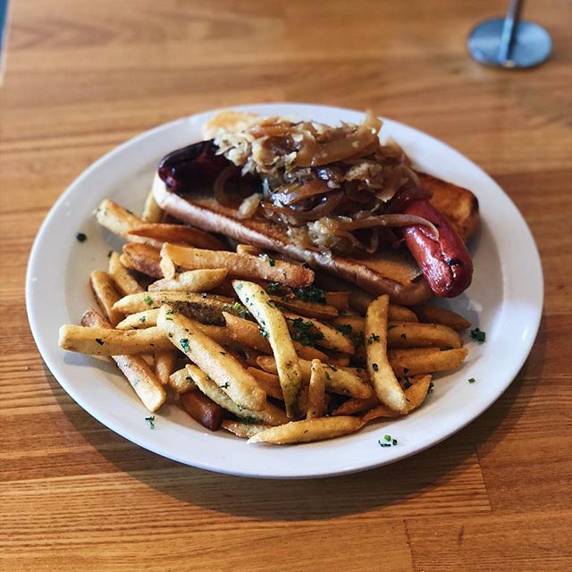 Our hot dog is not to be slept on. #yearofthedog 📷: @nicole_rucker .
.
.
.
.
#hotdog #dogsofinstagram #🌭 #dinela #eaterla #laeats #lamagfood #eeeeeats #infatuationla