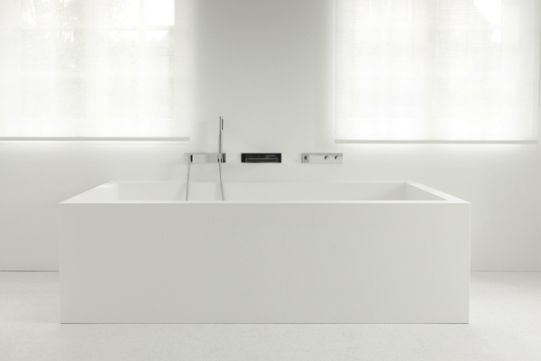 Brussels house minimalist white bath, NS Architects || The Design Edit