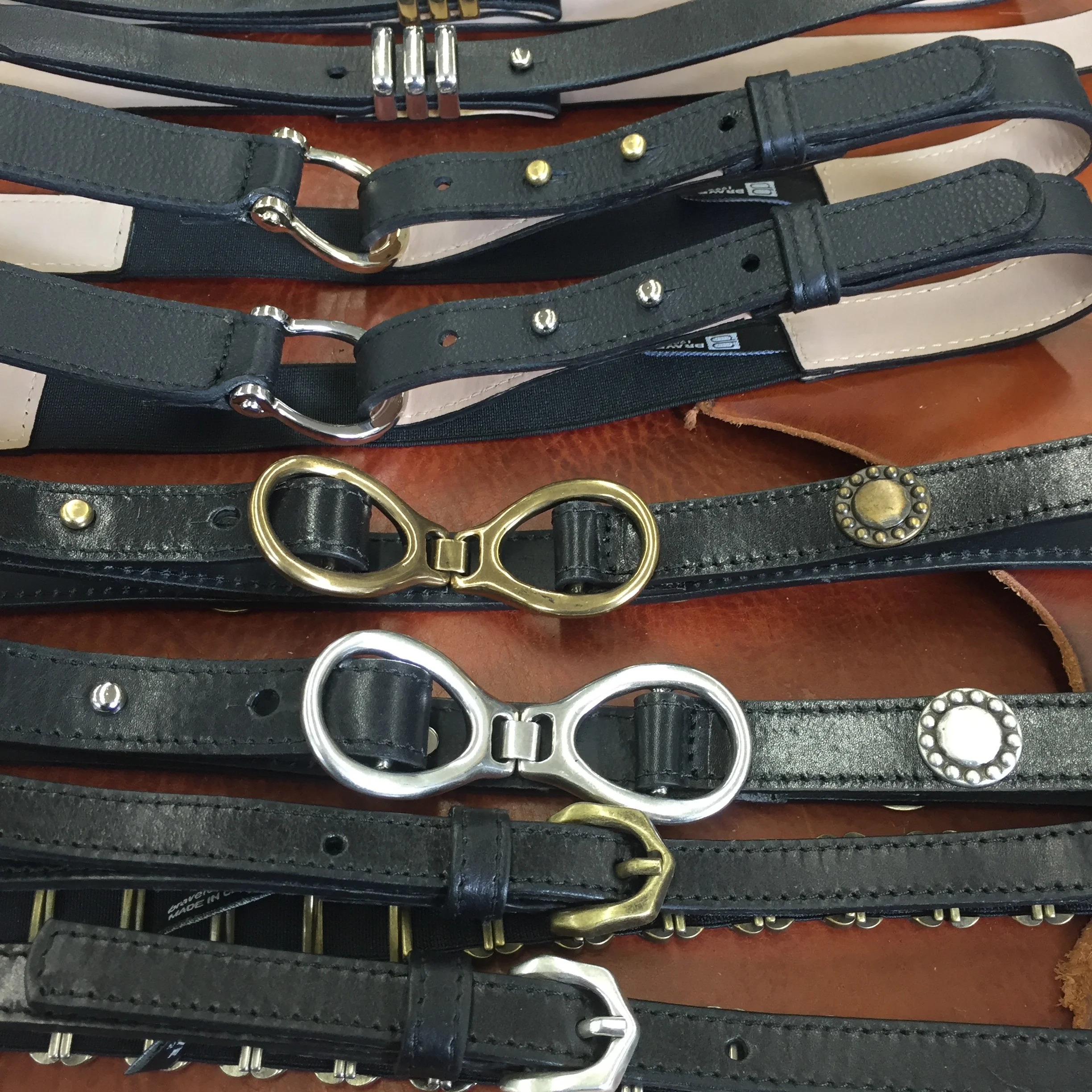 That loop buckle at the top is perfect.