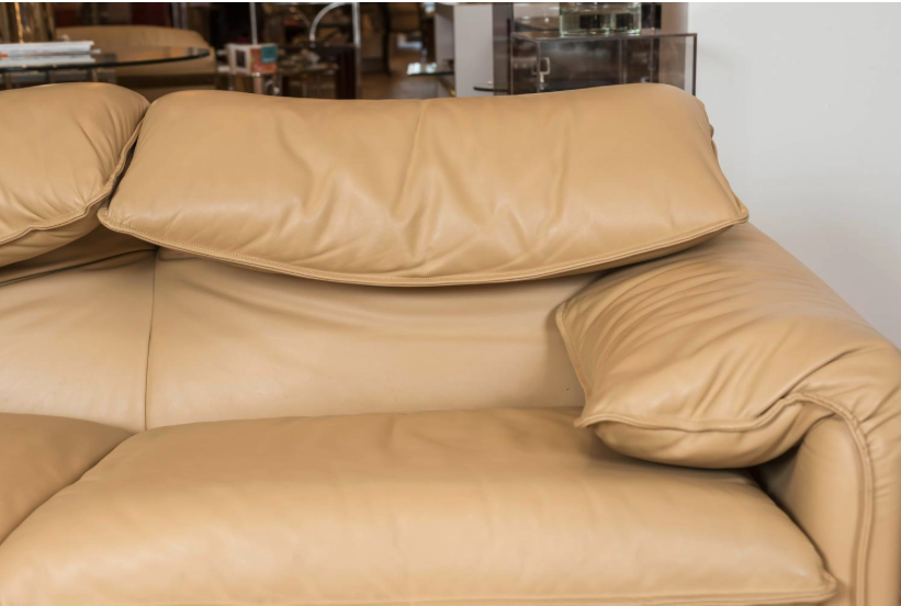 Maralunga-sofa-decorum-closeup.png