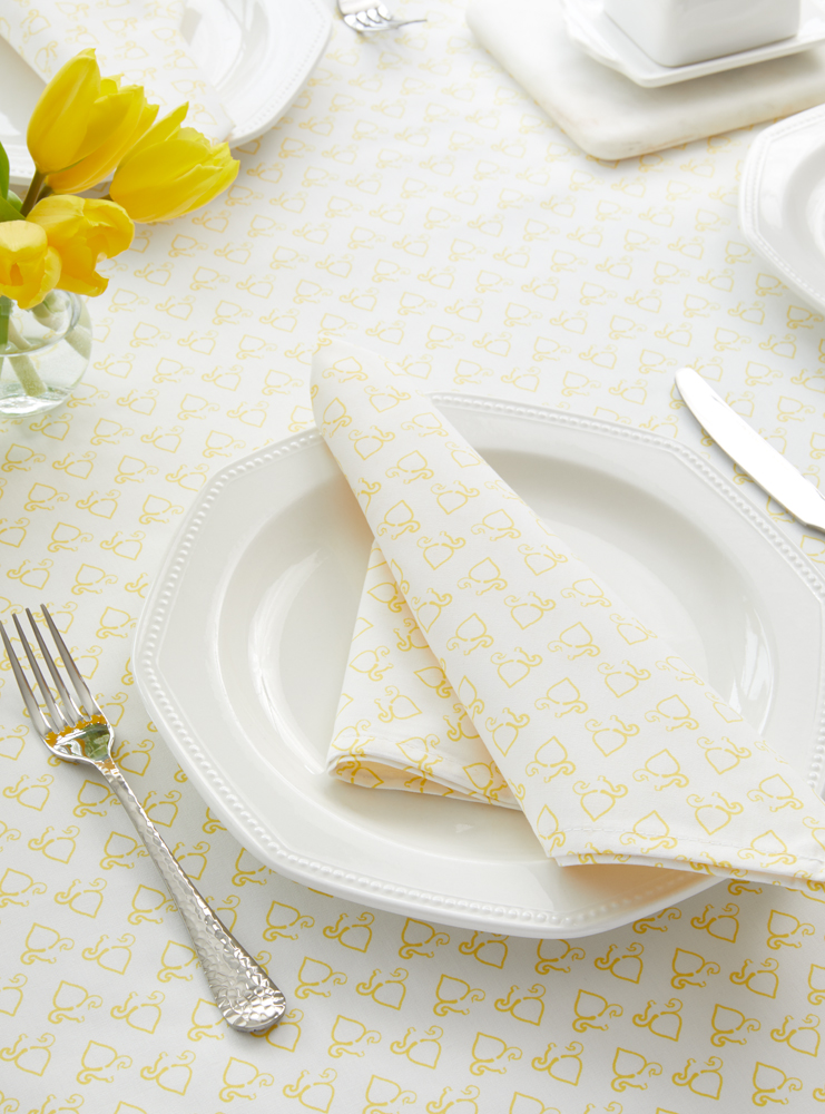 11. Sweet Spade Napkin and Tablecloth