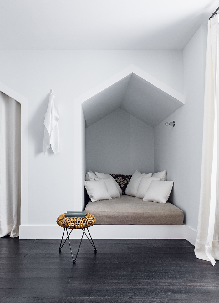  A sweet minimalist sleeping nook with a vintage rattan stool. Chill. 