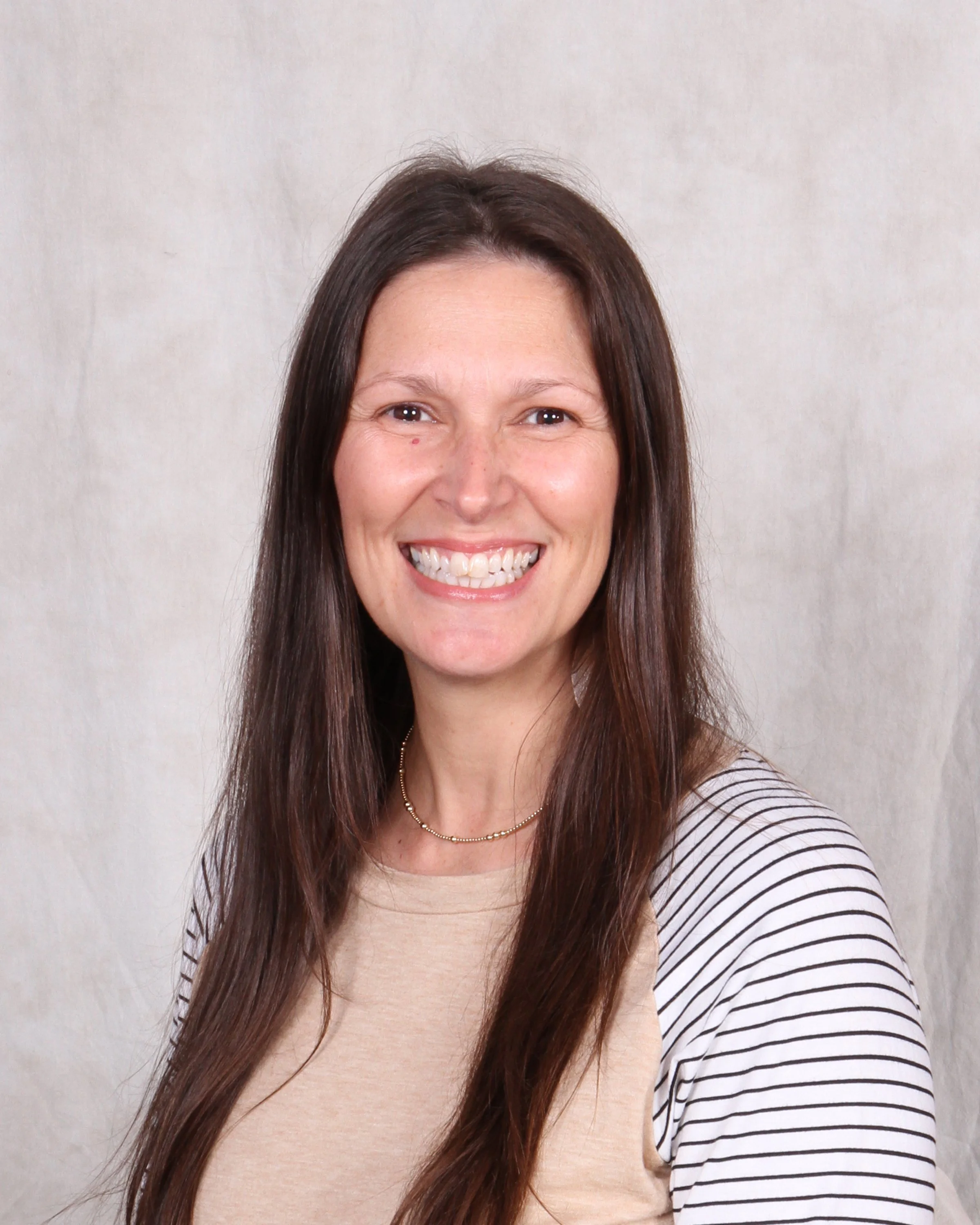 09 Holly 2s assistant.JPG