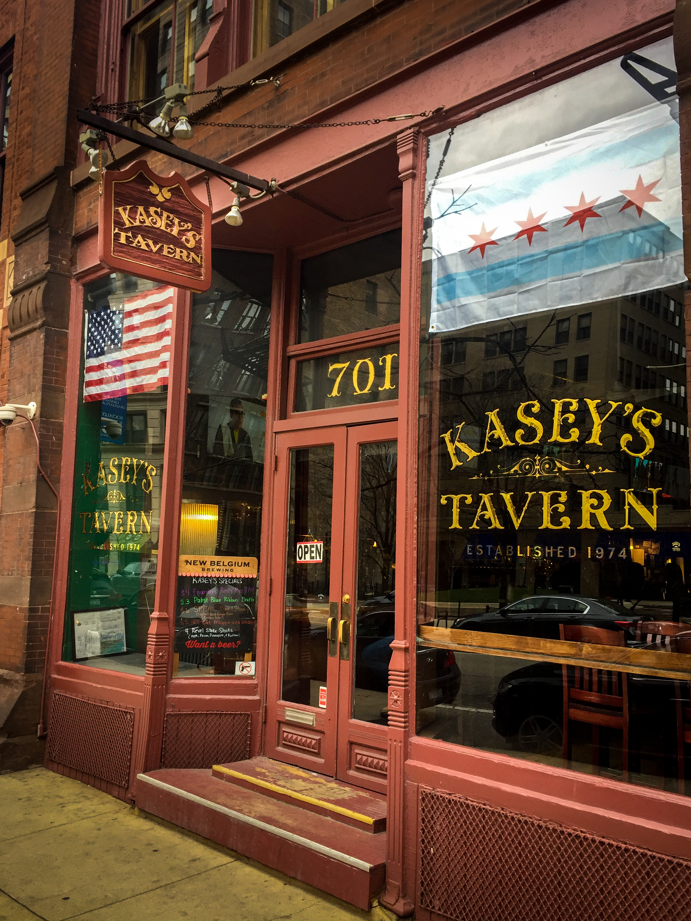 Kasey's Tavern - The Second Oldest Tavern in Chicago
