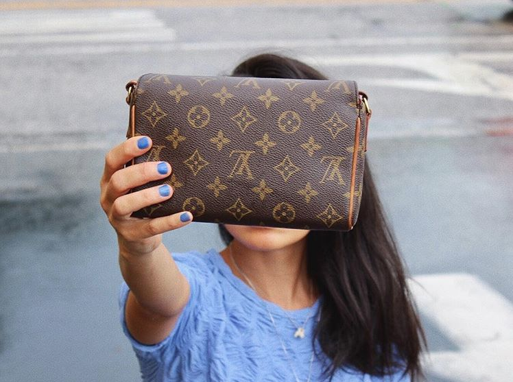 Recital Handbag from Louis Vuitton , nail color, Bleu Majorelle 18 from Yves Saint Laurent
